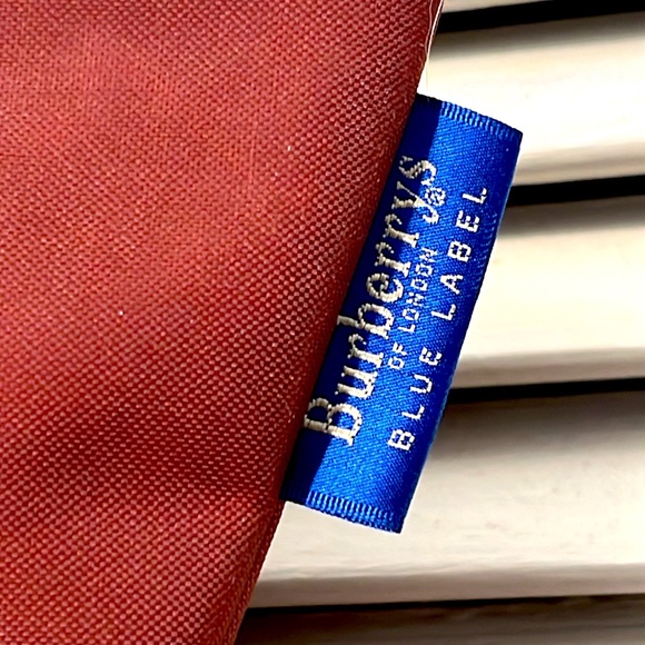 Burberrys of London Blue Label - Burgundy Vintage tote w/ COA -PRICE FIRM - Picture 2 of 8